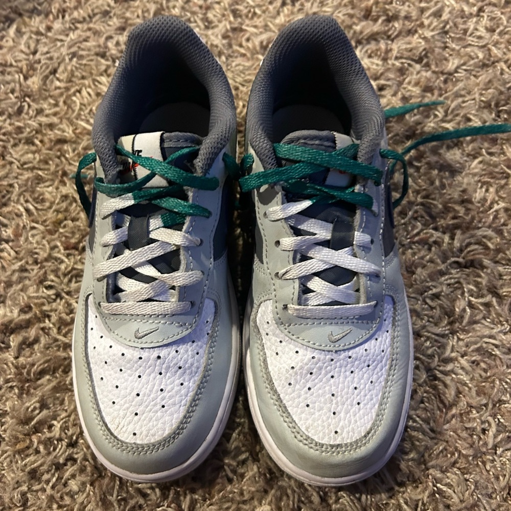 Nike Kids Gray and White Sneakers with Green Laces